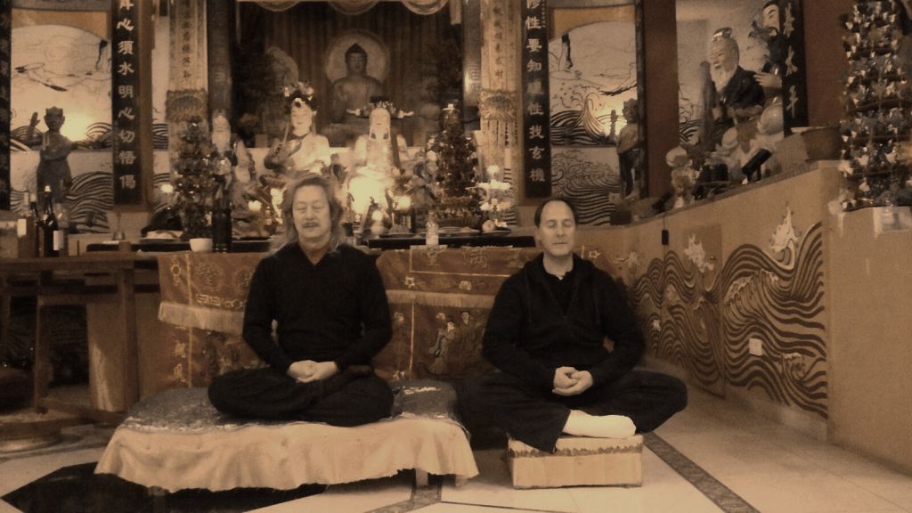Xiumu Zhang y Francisco Sánchez en el Templo taoista
